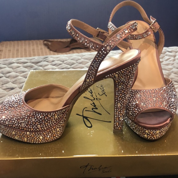 High heels with rhinestones - Picture 2 of 3